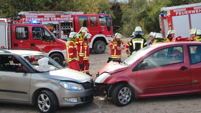 Gesamtwehr Obrigheim_Übung 18.10.2025_Unfallautos 01.JPG