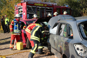 Gesamtwehr Obrigheim Übung 18.10.2025 Unfallautos  02.JPG